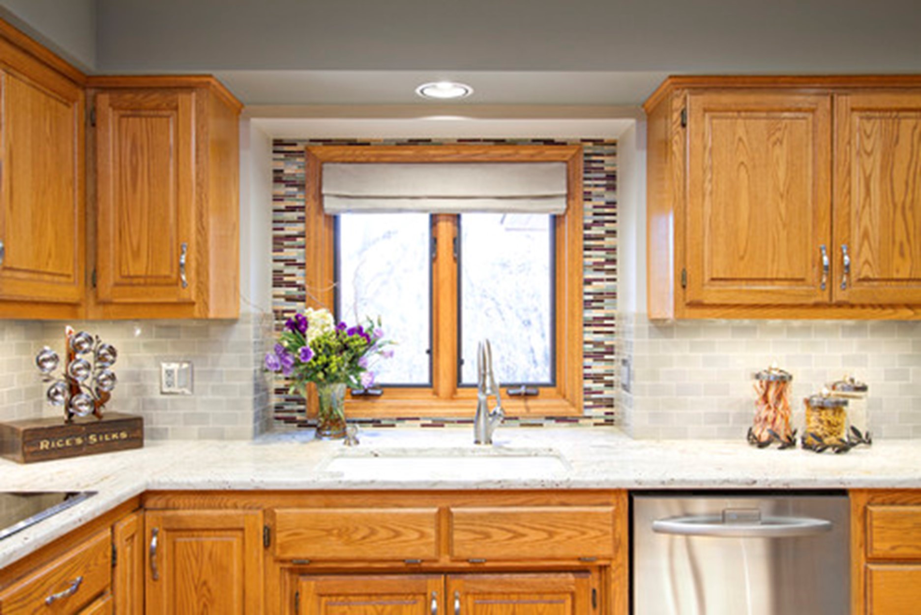Matching-Oak-Cabinets-with-Quartz-Countertops